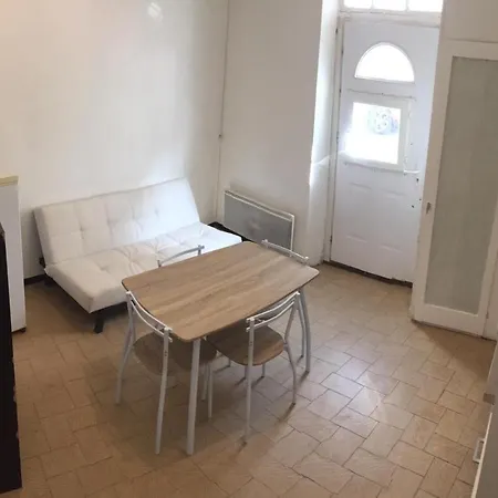 Dom wakacyjny Maison De Village -Non De Standing- A Bages 66